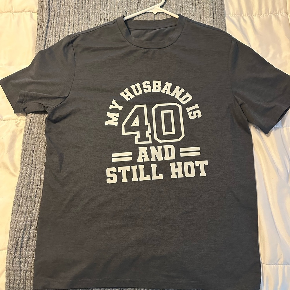 Source Unknown Gray Graphic Women's Tee